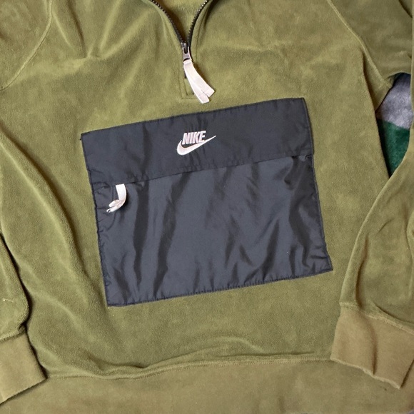 Nike Green Half-Zip Pullover with Black Pocket - Picture 2 of 11